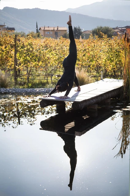 Unisciti a noi per una lezione di Yoga Vinyasa al Lago di Garda 4